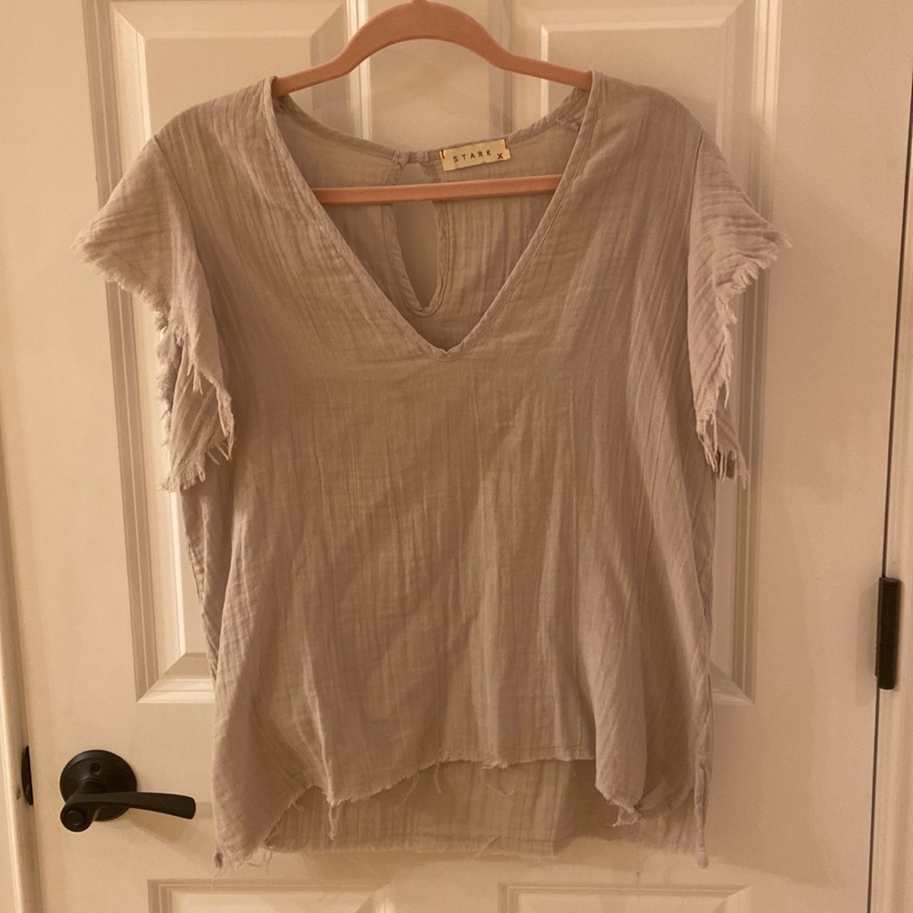 Stark X flutter-sleeve v-neck top. Size S. Stone.